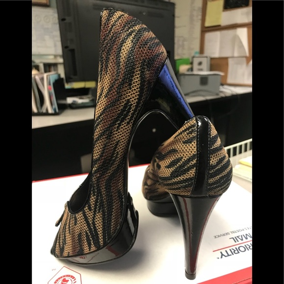 Carlos Santana - Picture 5 of 6